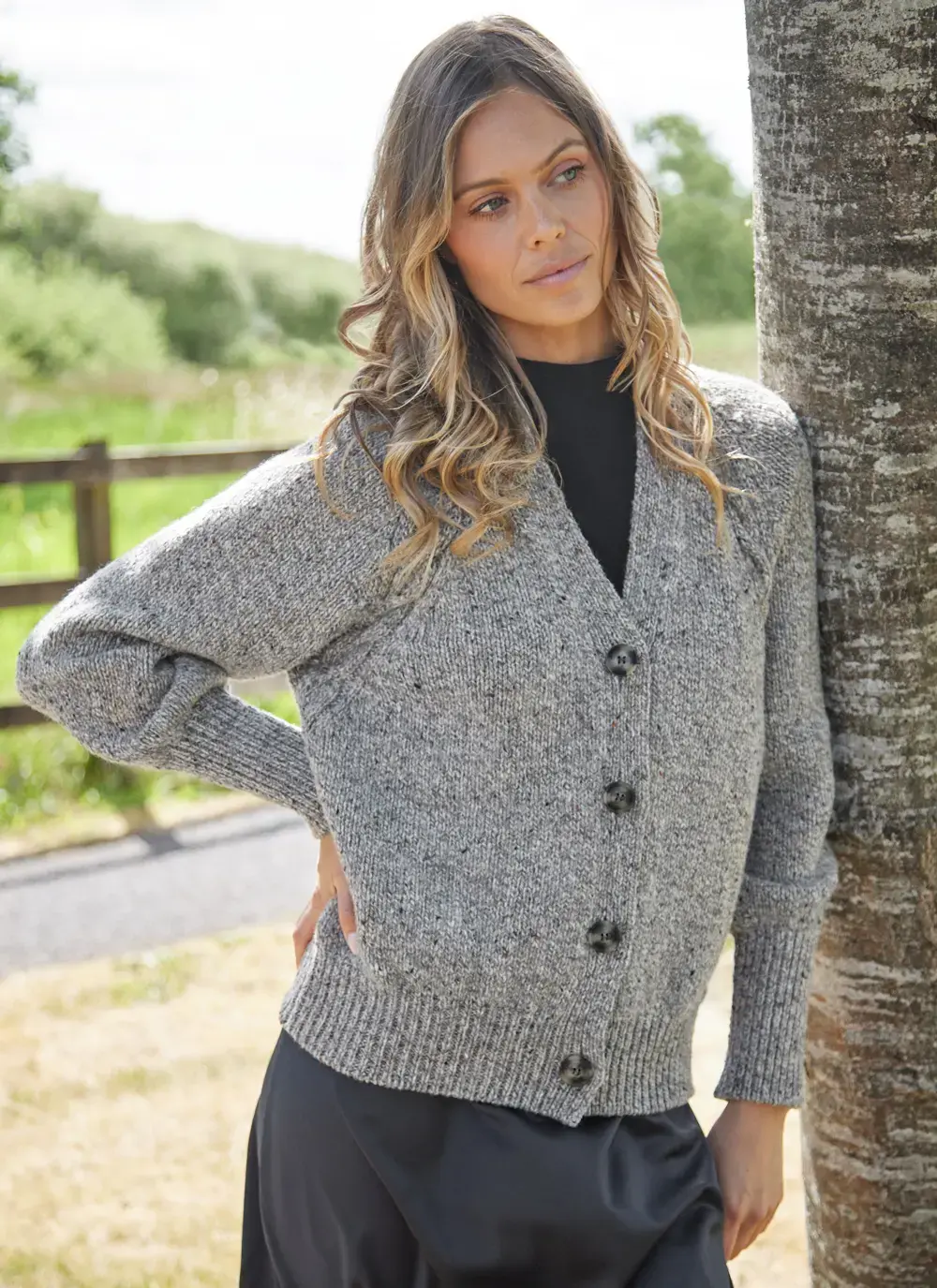 Fisherman Donegal Raglan Cable Cardigan in Porridge
